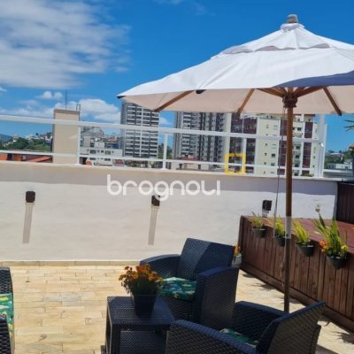 Cobertura com 132m², 5 quartos (sendo 1 suíte), 1 garagem, no bairro Estreito em Florianópolis