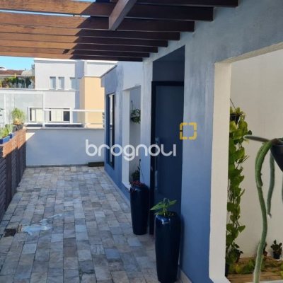 Cobertura com 132m², 5 quartos (sendo 1 suíte), 1 garagem, no bairro Estreito em Florianópolis