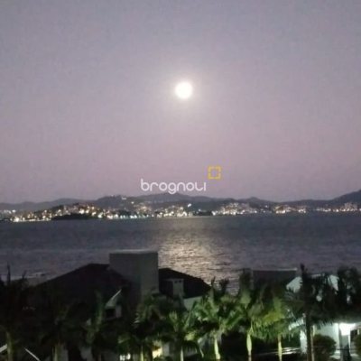 Terreno com 653m², no bairro Ponta de Baixo em São José