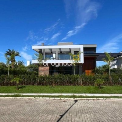 Casa de Condomínio com 600m², 4 quartos (sendo 4 suítes), 5 garagens, no bairro Jurerê Internacional em Florianópolis