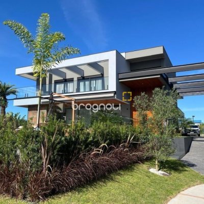 Casa de Condomínio com 600m², 4 quartos (sendo 4 suítes), 5 garagens, no bairro Jurerê Internacional em Florianópolis