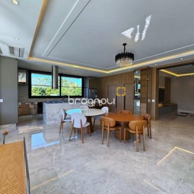 Casa de Condomínio com 600m², 4 quartos (sendo 4 suítes), 5 garagens, no bairro Jurerê Internacional em Florianópolis