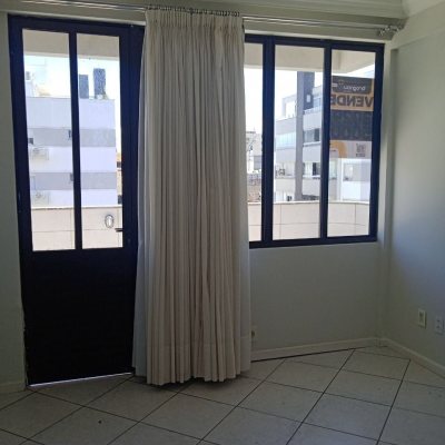 Cobertura com 63m², 2 quartos (sendo 1 suíte), 1 garagem, no bairro Abraão em Florianópolis