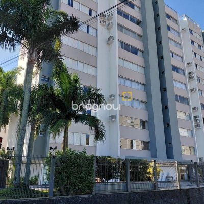Apartamento com 147m², 4 quartos (sendo 1 suíte), 2 garagens, no bairro Centro em Florianópolis
