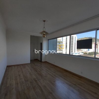 Apartamento com 147m², 4 quartos (sendo 1 suíte), 2 garagens, no bairro Centro em Florianópolis