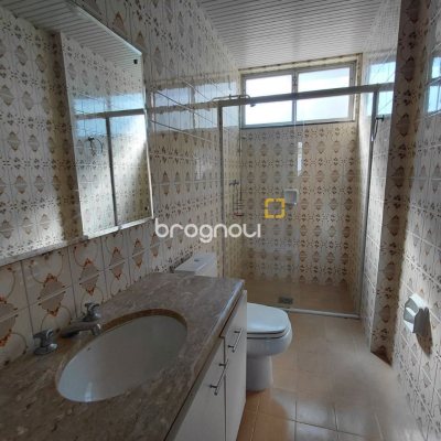 Apartamento com 147m², 4 quartos (sendo 1 suíte), 2 garagens, no bairro Centro em Florianópolis