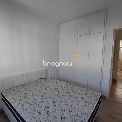 Apartamento com 147m², 4 quartos (sendo 1 suíte), 2 garagens, no bairro Centro em Florianópolis