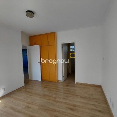 Apartamento com 147m², 4 quartos (sendo 1 suíte), 2 garagens, no bairro Centro em Florianópolis