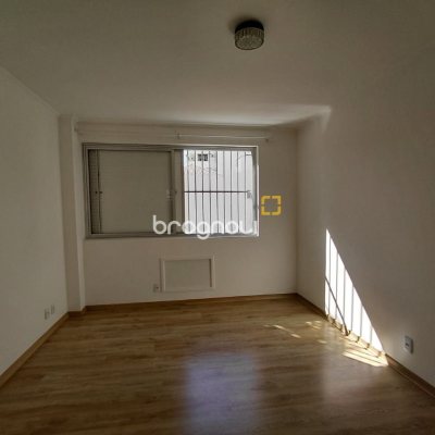 Apartamento com 147m², 4 quartos (sendo 1 suíte), 2 garagens, no bairro Centro em Florianópolis