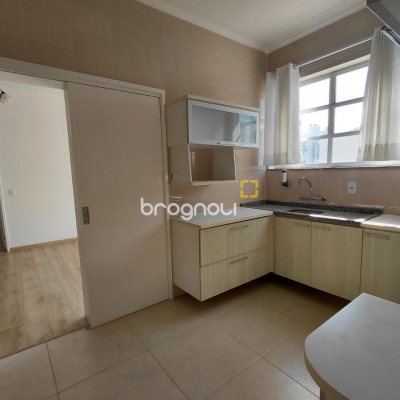 Apartamento com 147m², 4 quartos (sendo 1 suíte), 2 garagens, no bairro Centro em Florianópolis