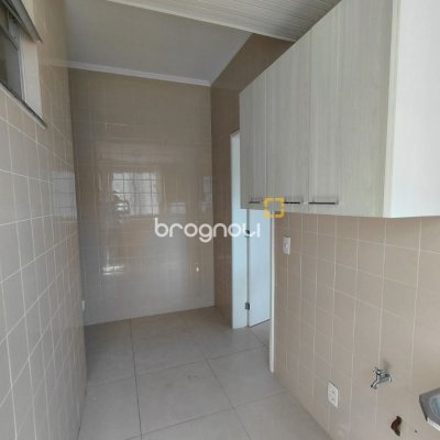 Apartamento com 147m², 4 quartos (sendo 1 suíte), 2 garagens, no bairro Centro em Florianópolis