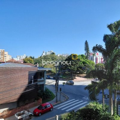Apartamento com 147m², 4 quartos (sendo 1 suíte), 2 garagens, no bairro Centro em Florianópolis
