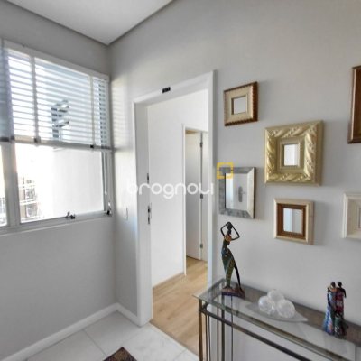 Apartamento com 147m², 4 quartos (sendo 1 suíte), 2 garagens, no bairro Centro em Florianópolis