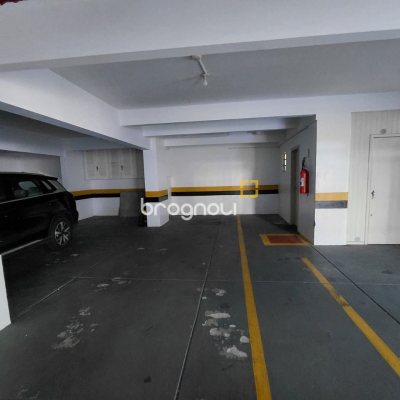 Apartamento com 147m², 4 quartos (sendo 1 suíte), 2 garagens, no bairro Centro em Florianópolis