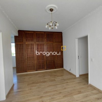 Apartamento com 147m², 4 quartos (sendo 1 suíte), 2 garagens, no bairro Centro em Florianópolis