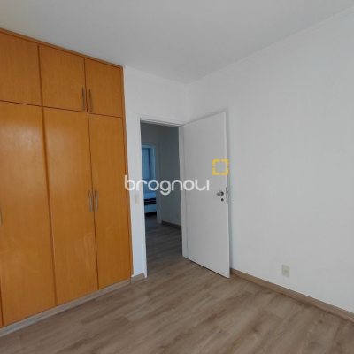 Apartamento com 147m², 4 quartos (sendo 1 suíte), 2 garagens, no bairro Centro em Florianópolis