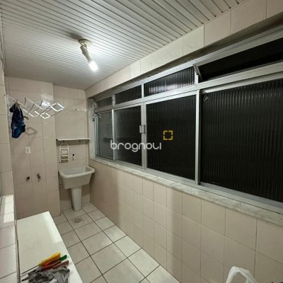 Apartamento com 55m², 1 quarto, no bairro Coqueiros em Florianópolis