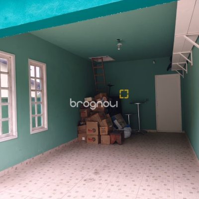 Casa com 224m², 6 quartos (sendo 2 suítes), 5 garagens, no bairro Agronômica em Florianópolis