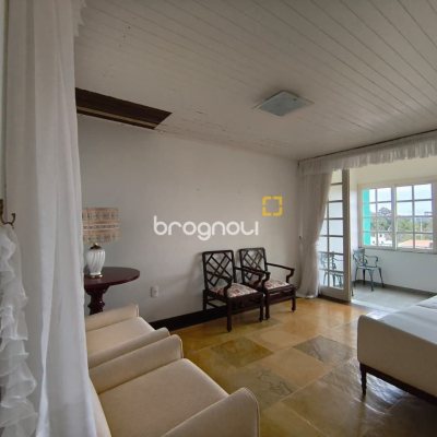 Casa com 224m², 6 quartos (sendo 2 suítes), 5 garagens, no bairro Agronômica em Florianópolis