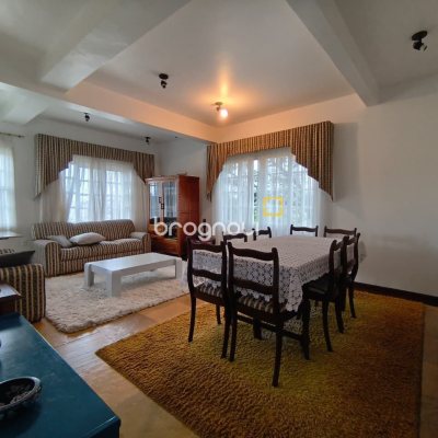 Casa com 224m², 6 quartos (sendo 2 suítes), 5 garagens, no bairro Agronômica em Florianópolis