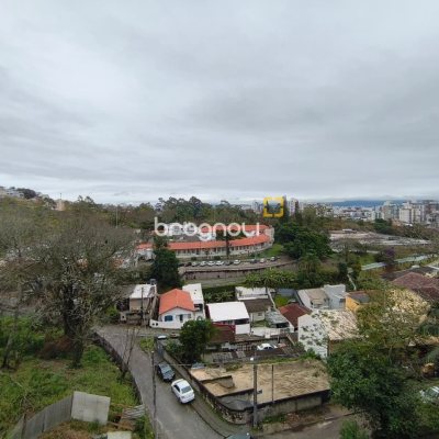 Casa com 224m², 6 quartos (sendo 2 suítes), 5 garagens, no bairro Agronômica em Florianópolis