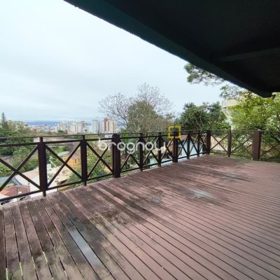 Casa com 224m², 6 quartos (sendo 2 suítes), 5 garagens, no bairro Agronômica em Florianópolis