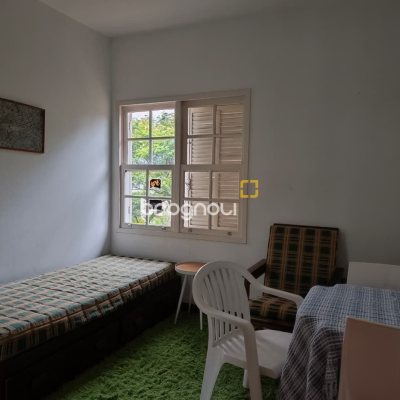 Casa com 224m², 6 quartos (sendo 2 suítes), 5 garagens, no bairro Agronômica em Florianópolis