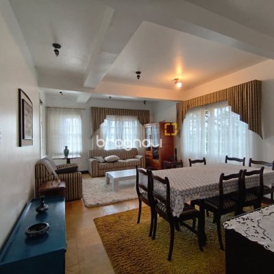 Casa com 224m², 6 quartos (sendo 2 suítes), 5 garagens, no bairro Agronômica em Florianópolis
