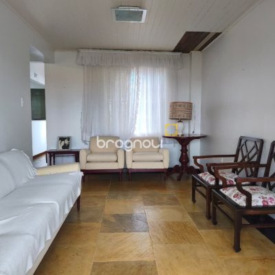 Casa com 224m², 6 quartos (sendo 2 suítes), 5 garagens, no bairro Agronômica em Florianópolis
