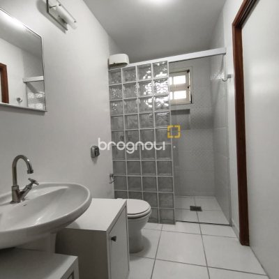 Casa com 224m², 6 quartos (sendo 2 suítes), 5 garagens, no bairro Agronômica em Florianópolis