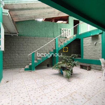 Casa com 224m², 6 quartos (sendo 2 suítes), 5 garagens, no bairro Agronômica em Florianópolis