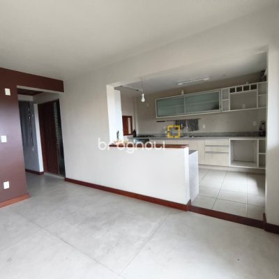 Casa com 224m², 6 quartos (sendo 2 suítes), 5 garagens, no bairro Agronômica em Florianópolis