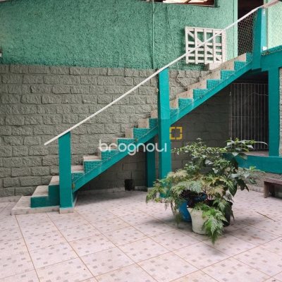 Casa com 224m², 6 quartos (sendo 2 suítes), 5 garagens, no bairro Agronômica em Florianópolis