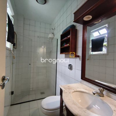 Casa com 224m², 6 quartos (sendo 2 suítes), 5 garagens, no bairro Agronômica em Florianópolis