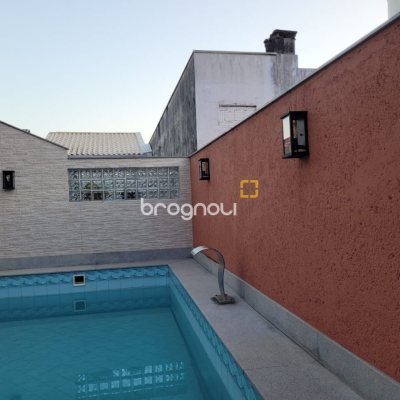 Casa com 232m², 4 quartos (sendo 1 suíte), 4 garagens, no bairro Saco dos Limões em Florianópolis