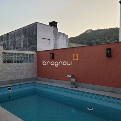 Casa com 232m², 4 quartos (sendo 1 suíte), 4 garagens, no bairro Saco dos Limões em Florianópolis