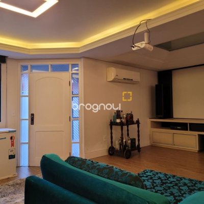 Casa com 232m², 4 quartos (sendo 1 suíte), 4 garagens, no bairro Saco dos Limões em Florianópolis