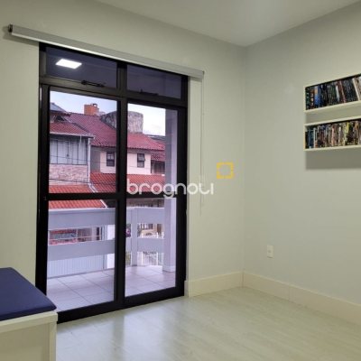 Casa com 232m², 4 quartos (sendo 1 suíte), 4 garagens, no bairro Saco dos Limões em Florianópolis