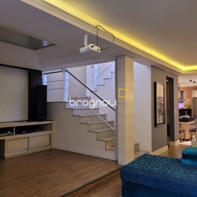 Casa com 232m², 4 quartos (sendo 1 suíte), 4 garagens, no bairro Saco dos Limões em Florianópolis