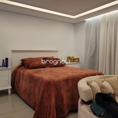 Casa com 232m², 4 quartos (sendo 1 suíte), 4 garagens, no bairro Saco dos Limões em Florianópolis