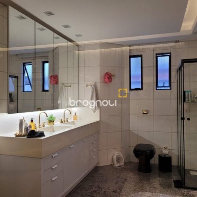 Casa com 232m², 4 quartos (sendo 1 suíte), 4 garagens, no bairro Saco dos Limões em Florianópolis