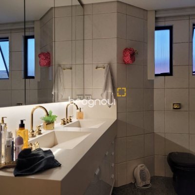 Casa com 232m², 4 quartos (sendo 1 suíte), 4 garagens, no bairro Saco dos Limões em Florianópolis
