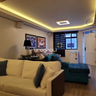 Casa com 232m², 4 quartos (sendo 1 suíte), 4 garagens, no bairro Saco dos Limões em Florianópolis