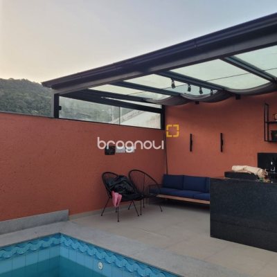 Casa com 232m², 4 quartos (sendo 1 suíte), 4 garagens, no bairro Saco dos Limões em Florianópolis