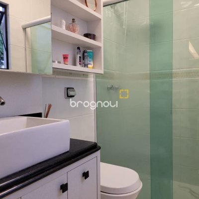 Casa com 232m², 4 quartos (sendo 1 suíte), 4 garagens, no bairro Saco dos Limões em Florianópolis