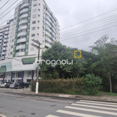 Apartamento com 79m², 3 quartos (sendo 1 suíte), 2 garagens, no bairro Córrego Grande em Florianópolis