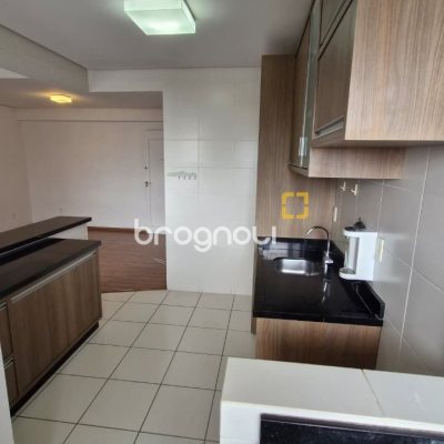 Apartamento com 79m², 3 quartos (sendo 1 suíte), 2 garagens, no bairro Córrego Grande em Florianópolis