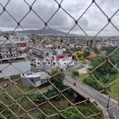 Apartamento com 79m², 3 quartos (sendo 1 suíte), 2 garagens, no bairro Córrego Grande em Florianópolis