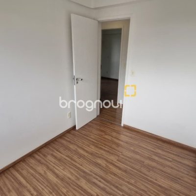 Apartamento com 79m², 3 quartos (sendo 1 suíte), 2 garagens, no bairro Córrego Grande em Florianópolis
