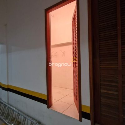 Apartamento com 79m², 3 quartos (sendo 1 suíte), 2 garagens, no bairro Córrego Grande em Florianópolis